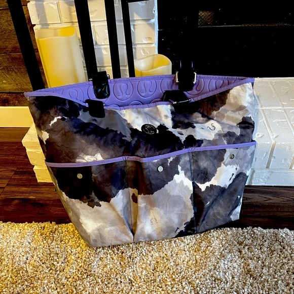 lululemon athletica Handbags - Reversible Lululemon bag